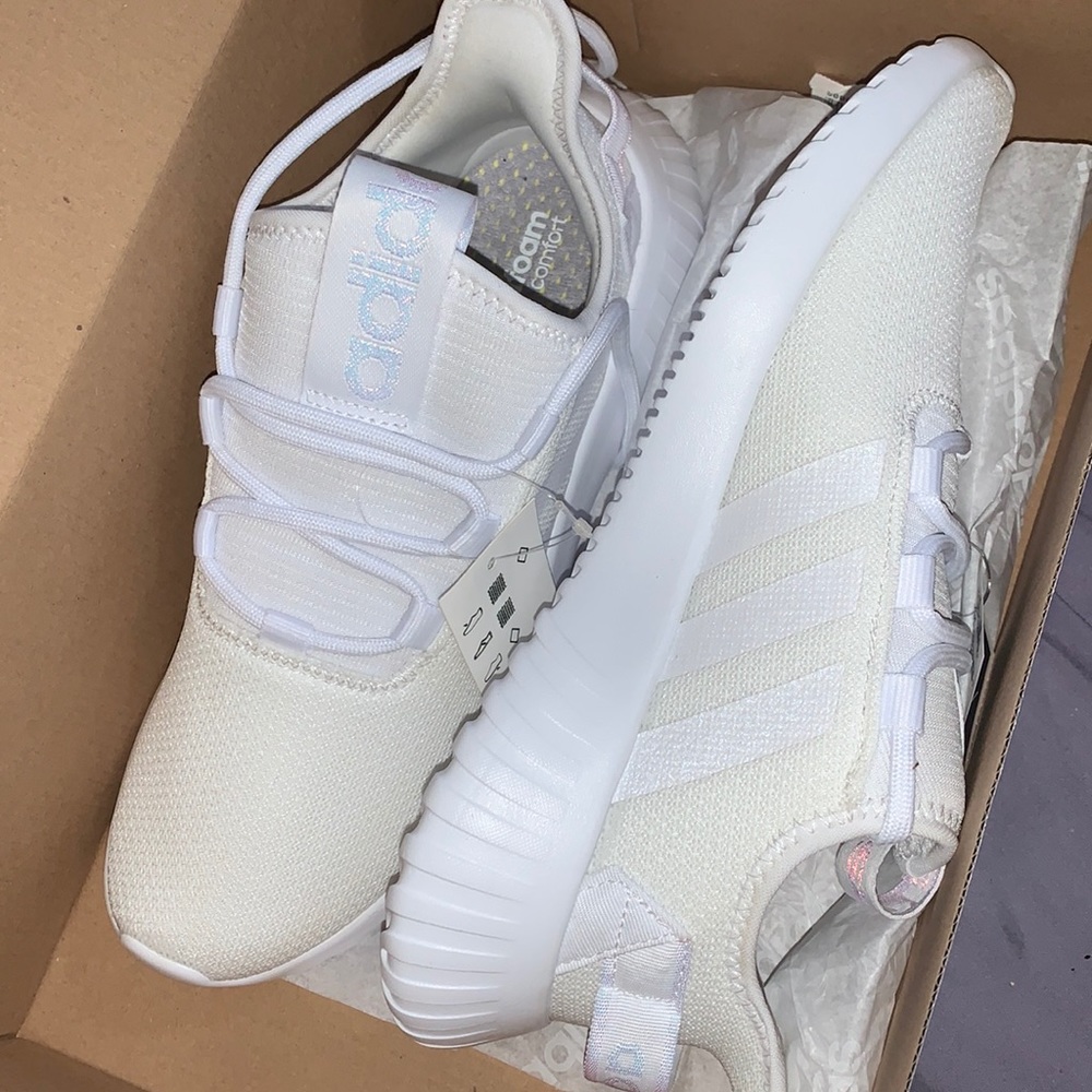 🖤New with box, White Adidas shoes. (Kaptir X)🖤